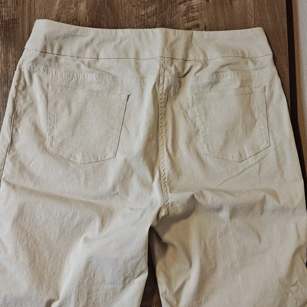 Soft Surroundings Bermuda Shorts Women 10 Khaki Tan Pull On Tummy Control Cuffed